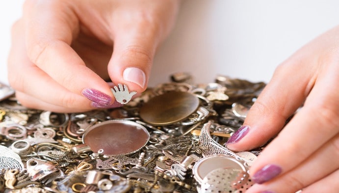 Nickel Testing in Metal Accessories: Allergic Substances